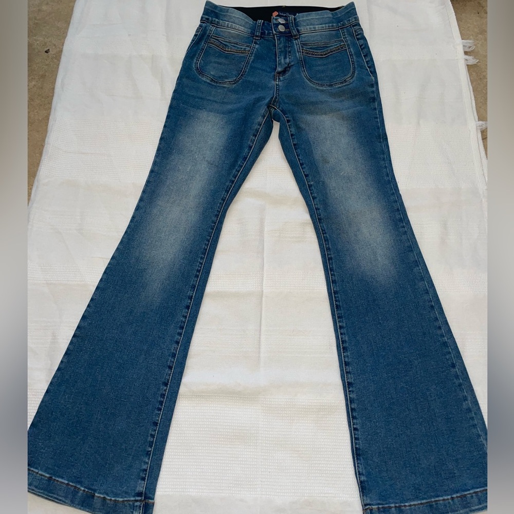 Only worn once flared jean